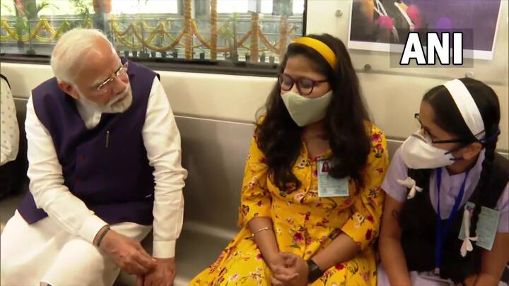 त्यानंतर त्यांनी गरवारे स्टेशन ते आनंदनगर कोथरुड असा प्रवास केला.