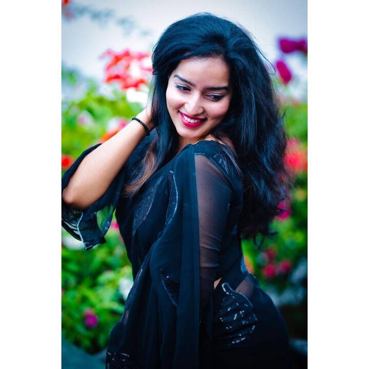 உயிர் மிஞ்சும் இவள் நெஞ்சம் உன் தஞ்சமல்லவா