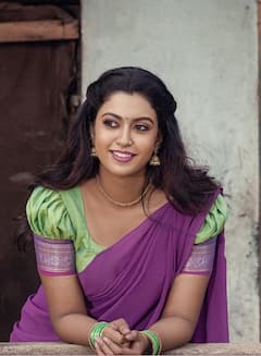 Actress roshini haripriyan : பாவடை தாவணியில் கலக்கும் ரோஷினி ஹரிப்ரியனின் வைரல் க்ளிக்ஸ்..!