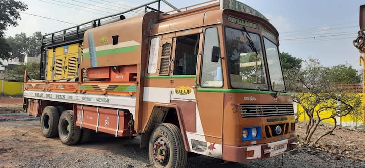 केज तालुक्यातील कोठी येथे बोअरवेलच्या मशीन मध्ये बायोडिझेल सदृश्य बनावट इंधन भरीत असल्याची माहिती यांना मिळाली.