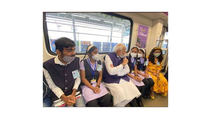 पुणे मेट्रो रेल्वे प्रकल्पाच्या पहिल्या टप्प्याचे प्रधानमंत्री नरेंद्र मोदी यांच्या हस्ते उद्घाटन झाले. पंतप्रधान नरेंद्र मोदी यांनी मेट्रोतून प्रवासही केला.