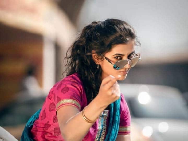 ‘मुळशी पॅटर्न’ या चित्रपटातून मनोरंजन विश्वात पदार्पण करणारी अभिनेत्री मालविका गायकवाड सध्या चर्चेत आली आहे.