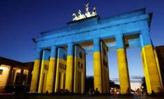 Photos: ਯੂਕਰੇਨ ਦੇ ਸਮਰਥਨ 'ਚ ਦੁਨੀਆ ਦੀਆਂ ਮਸ਼ਹੂਰ ਇਮਾਰਤਾਂ 'ਤੇ ਦਿਖਾਈ ਦਿੱਤਾ ਯੂਕਰੇਨੀ ਝੰਡਾ