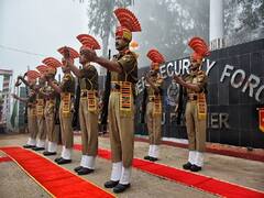 Jammu: जम्मू में अंतरराष्ट्रीय सीमा के पास 1700 से ज्यादा लोगों ने देखी बीएसएफ की ‘रिट्रीट’ प्रस्तुति