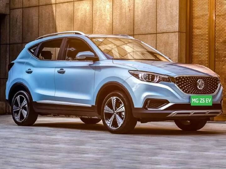 ਨਵੀਂ ਦਿੱਲੀ: MG ਨੇ ਭਾਰਤ ਵਿੱਚ ਆਪਣੀ ਨਵੀਂ ZS EV ਨੂੰ 21.99 ਲੱਖ ਰੁਪਏ ਦੀ ਸ਼ੁਰੂਆਤੀ ਕੀਮਤ ਨਾਲ ਲਾਂਚ ਕੀਤਾ ਹੈ। ZS ਨੂੰ ਅਸਲ ਵਿੱਚ ਦੋ ਸਾਲ ਪਹਿਲਾਂ ਲਾਂਚ ਕੀਤਾ ਗਿਆ ਸੀ ਤੇ ਭਾਰਤ ਵਿੱਚ EV ਮਾਰਕੀਟ ਸਥਾਪਤ ਕਰਨ ਦੇ ਨਾਲ-ਨਾਲ ਵਿਕਰੀ ਦੇ ਮਾਮਲੇ ਵਿੱਚ ਸਫਲ ਹੋਣ ਵਾਲੀਆਂ ਪਹਿਲੀਆਂ EVs ਵਿੱਚੋਂ ਇੱਕ ਹੈ।
