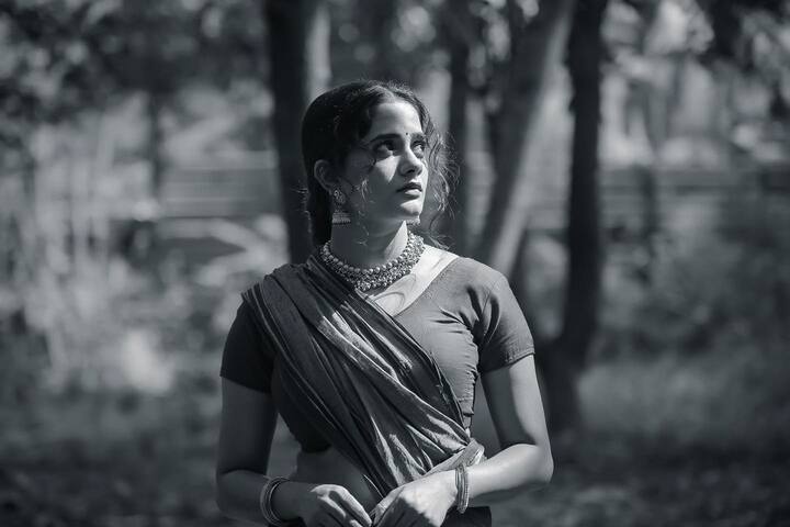 सध्या भाग्यश्रीचे नवे फोटो सोशल मीडियावर व्हायरल होत आहेत. (Photo Credit : @bhagyashreemote/Instagram)