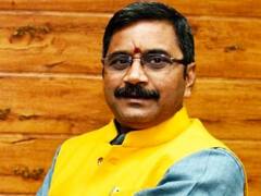 UP Election 2022: वाराणसी में योगी के मंत्री नीलकंठ तिवारी और पुलिसकर्मियों के बीच हुई नोंकझोंक, ये है वजह