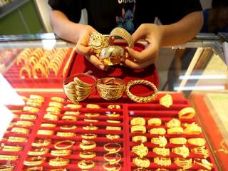 Gold Silver Price Today: સોનું સસ્તું થયું તો ચાંદી થઈ મોંઘી, જાણો 10 ગ્રામ સોનાનો લેટેસ્ટ ભાવ
