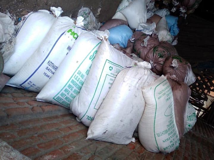 Seized 3,450 kg of ration rice stored in Thanjavur தஞ்சாவூரில் பதுக்கி வைக்கப்பட்ட 3,450 கிலோ ரேஷன் அரிசி பறிமுதல்