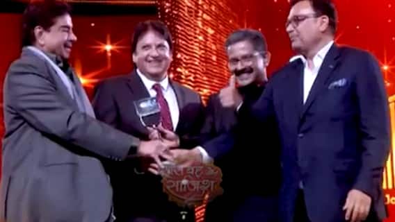 ABP News receives the award for 'Best Hindi News Channel' at 21st ITA Awards | SBS