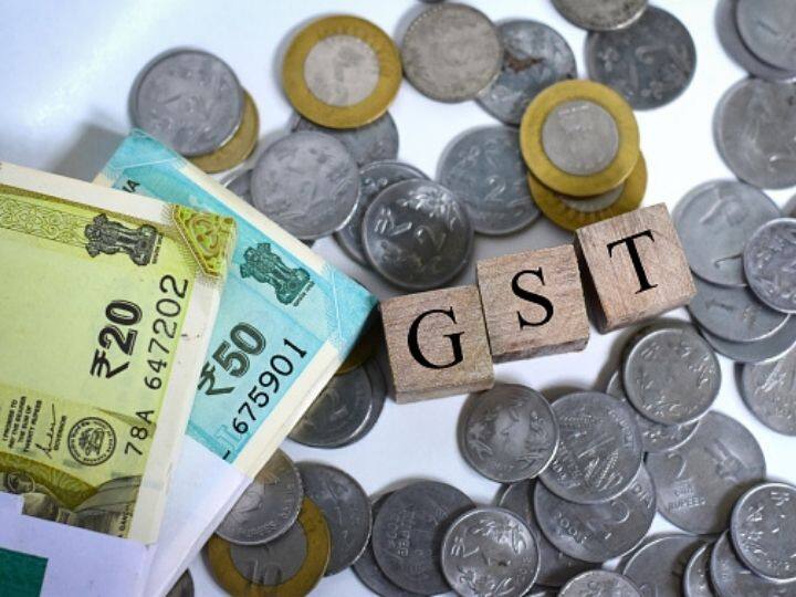 GST Rates GST Council Hiking tax of 143 items jaggery, watches, chocolates, handbags to get costlier Check Details GST Rates Hike : आधीच महागाईचा मार, आणखी वाढणार खिशावरचा भार? GST परिषदेकडून 143 वस्तूंच्या किमती वाढवण्याची शिफारस