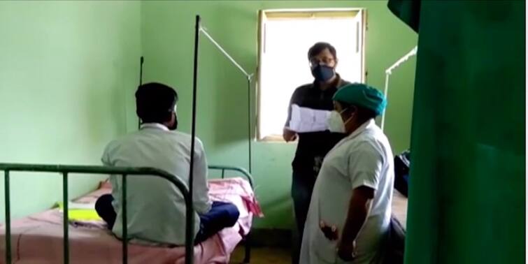Madhyamik Exam 2022: Paschim Medinipur student gave madhyamik exam from hospital Madhyamik Exam 2022: কামড়েছে বিষধর সাপ, হাসপাতালের বিছানাতে বসেই পরীক্ষা দিল মাধ্যমিক পরীক্ষার্থী