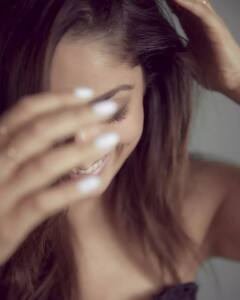 actress Yami gautam : மெல்லிய உடையில் ஒட்டிக்கொண்ட கருப்பு உடை... யாமி கௌதமின் கிளாஸ் போஸ்!