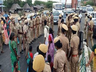 உடற்கூராய்வு செய்யப்படும் மேலூர் சிறுமியின் உடல் -  சொந்த கிராமத்தில் அனைத்து கடைகளும் அடைப்பு