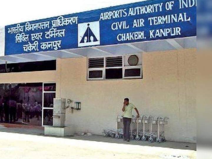 Kanpur News: Coast Guard aircraft caught fire at Chakeri airport, crew safe Kanpur News: कानपुर के चकेरी एयरपोर्ट पर कोस्ट गार्ड के विमान में लगी आग, चालक दल सुरक्षित