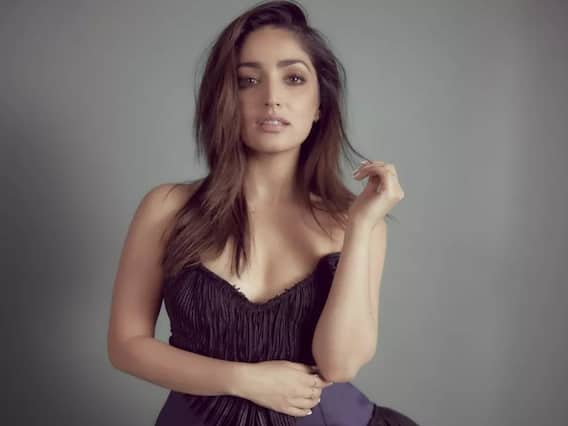 actress Yami gautam : மெல்லிய உடையில் ஒட்டிக்கொண்ட கருப்பு உடை... யாமி கௌதமின் கிளாஸ் போஸ்! actress Yami gautam : மெல்லிய உடையில் ஒட்டிக்கொண்ட கருப்பு உடை... யாமி கௌதமின் கிளாஸ் போஸ்!