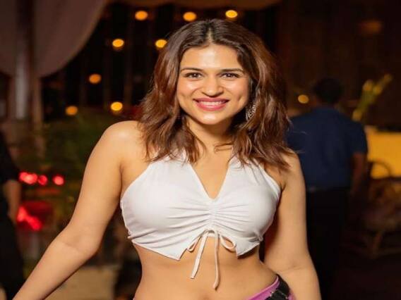 Shraddha Das Photos: 'శ్రద్ధ'గా అందంతో చంపేస్తోంది Shraddha Das Photos: 'శ్రద్ధ'గా అందంతో చంపేస్తోంది