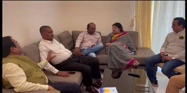 BJP : Locket Chatterjee meets Jayprakash Majumdar and Ritesh Tiwary secretly BJP : বিজেপির অন্তর্দ্বন্দ্বে নতুন মোড় ? দুই সাময়িক বরখাস্ত নেতার সঙ্গে গোপনে বৈঠক লকেটের