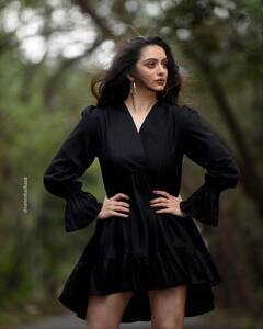 In Pics: श्रुती मराठेच्या घायाळ करणाऱ्या अदा, तुम्ही पाहिलेत का हे फोटो?