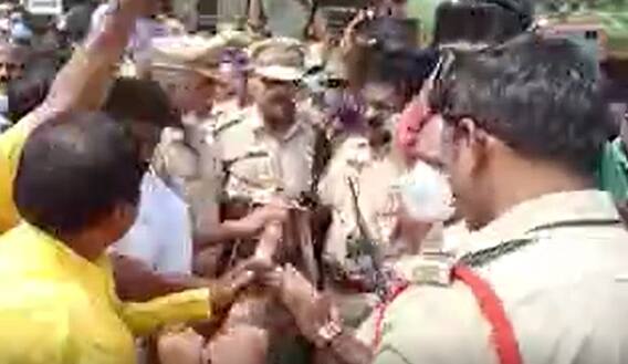 TDP Leaders Protest Opposite Assembly: పోలీసుల తీరుపై టీడీపీ నేతల ఆగ్రహం| ABP Desam