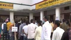 UP Election 2022 Phase 7 Voting: आजमगढ़ में दिख रहा मतदाताओं में जोश, मतदान केंद्र पर लंबी लाइन