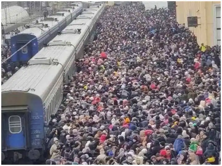 Russia ukraine war: this picture of the crowd gathered at Kharkiv railway station Russia ukraine War: ਖਾਰਕੀਵ ਰੇਲਵੇ ਸਟੇਸ਼ਨ 'ਤੇ ਇਕੱਠੀ ਹੋਈ ਭੀੜ ਦੀ ਇਹ ਤਸਵੀਰ, ਬਿਆਨ ਕਰ ਰਹੀ ਖਾਲੀ ਸ਼ਹਿਰ ਦੀ ਅਸਲੀਅਤ