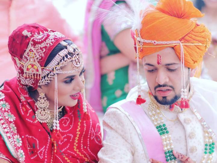 शेतकऱ्यांना मदतीचा हात देत मालविका गायकवाडने तब्बल 18 कोटींचा हा व्यवसायाचा डोलारा उभारला आहे. अभिनेत्री नुकतीच सिद्धार्थ संघवीसोबत लग्नबंधनात अडकली आहे. (Photo : @Malvika Gaekwad/IG)