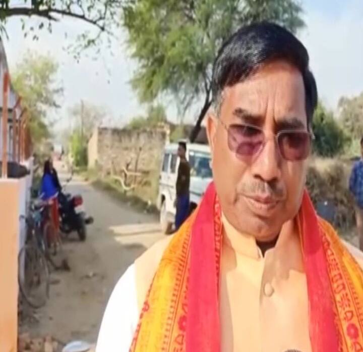 उत्तर प्रदेश सरकार में मंत्री राम शंकर सिंह पटेल ने भी मिर्जापुर के मतदान केंद्र पहुंचकर वोट डाला. उन्होंने कहा, 