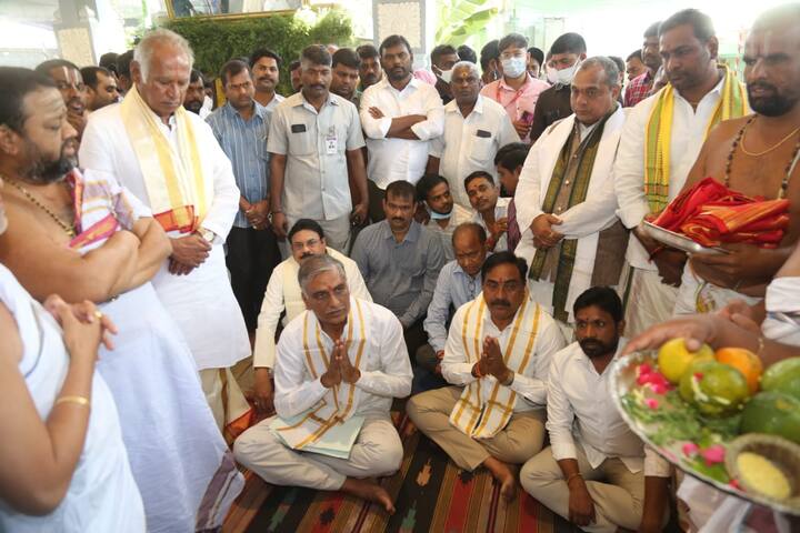 Harish Rao offered prayers at the sanctum sanctorum of Yadadri temple on Monday ahead of presenting budget session. (Image: Special arrangement)