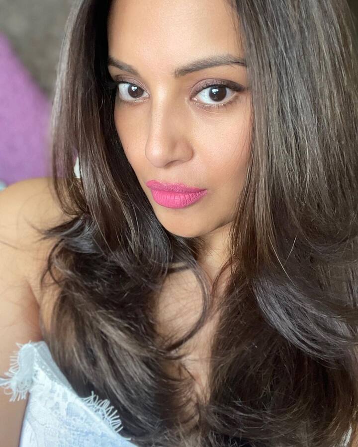 बिपाशा सोशल मीडियावर बरीच सक्रिय असते. (photo:bipashabasu/ig)