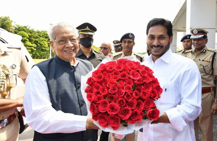 గవర్నర్ ప్రసంగం మధ్యలోనే సభ నుంచి టీడీపీ వాకౌట్ చేసింది.