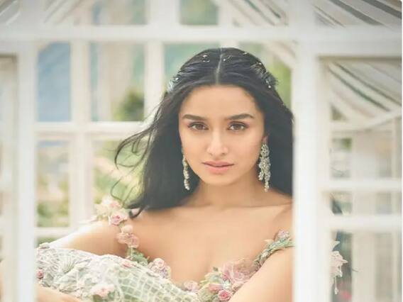 श्रद्धा कपूरचा फ्लोरल लूक!