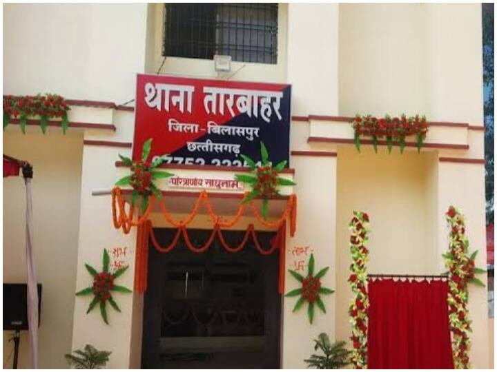 Chhattisgarh News Bilaspur Clash between ASI and SI in police station both of them line attached ANN Bilaspur News: थाने में SI और ASI के बीच हुई हाथापाई, अब एसपी ने की ये कार्रवाई
