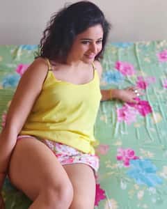 Poonam Bajwa Photos: గ్లామర్ డోస్ పెంచిన నాగార్జున పీఏ