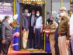 Delhi News: दिल्ली में AC बसों के बेड़े में हुआ इजाफा, आज से सड़कों पर दौड़ेंगी 100 और बसें