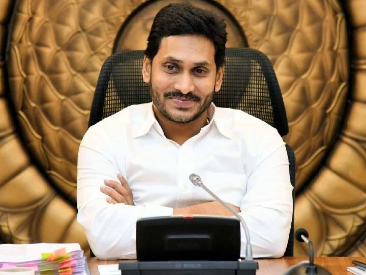 CM Jagan Reviews over Jagananna Land survey, Land right scheme with Revenue official CM Jagan: శాశ్వత భూసర్వేపై సీఎం రివ్యూ, లంచాలకు వీల్లేకుండా జరగాలని జగన్ ఆదేశాలు - ఈ స్కీమ్ ఎలా చేస్తారంటే