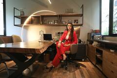 Women's Day: तीन बच्चों की मां हैं ये बला सी खूबसूरत एंटरप्रेन्योर, पति को देती हैं सक्सेस का क्रेडिट