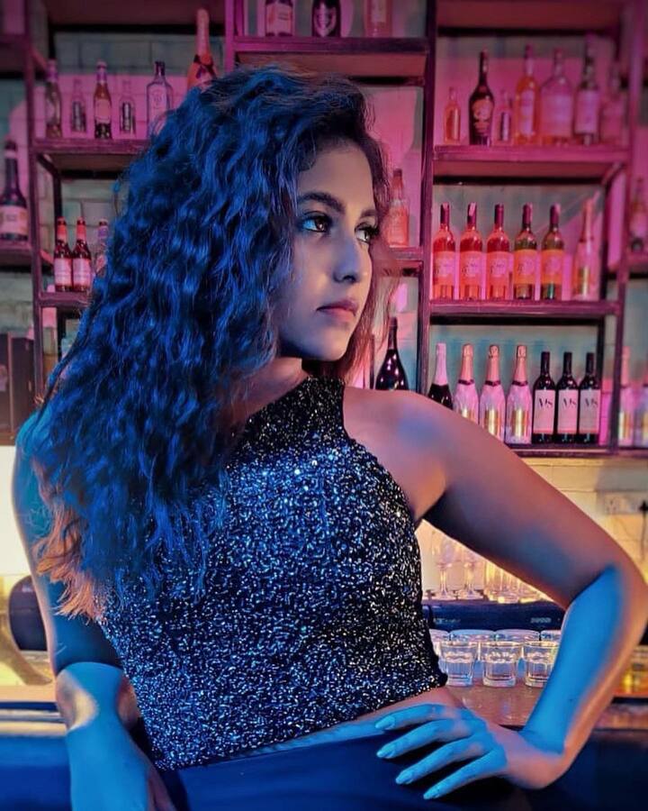 తెలుగమ్మాయి అంజలి అందంతో మంత్రమేసినట్టు కట్టిపడేస్తోంది.  -Image credit: Anjali/Instagram