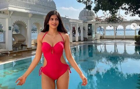 ફિલ્મોની હૉટ એક્ટ્રેસે પેન્ટ પહેર્યા વિના કરાવ્યુ જબરદસ્ત ફોટોશૂટ, તસવીર થઇ વાયરલ Actress sakshi malik photos viral without wear pants ફિલ્મોની હૉટ એક્ટ્રેસે પેન્ટ પહેર્યા વિના કરાવ્યુ જબરદસ્ત ફોટોશૂટ, તસવીર થઇ વાયરલ