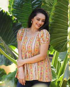 In Pics: श्रुती मराठेच्या घायाळ करणाऱ्या अदा, तुम्ही पाहिलेत का हे फोटो?