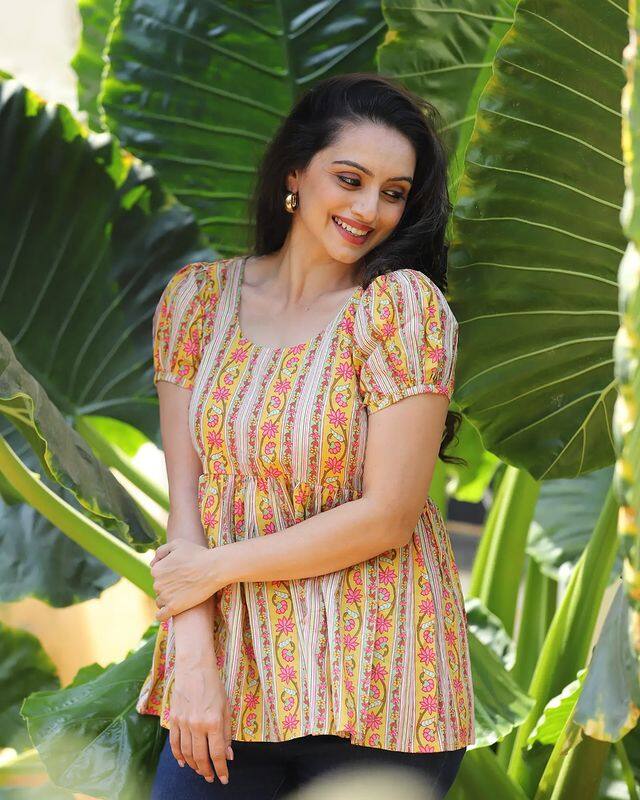 मराठी चित्रपटसृष्टीसोबतच दाक्षिणात्य सिनेमांमध्येही अभिनेत्री श्रुती मराठेने आपल्या अभिनयाचा ठसा उमटवला आहे. (all photo credit :shrumarathe/ig)