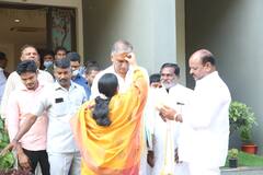 In Pics: తెలంగాణ బడ్జెట్‌కు మంత్రి హరీశ్ సన్నద్ధం, ఫిల్మ్ నగర్ ఆలయంలో పూజలు, ఇంటి బయట వీర తిలకం