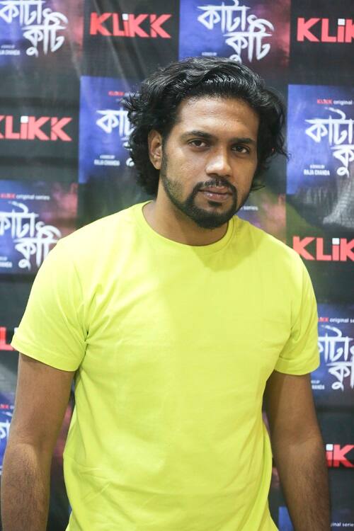 অভিনেত্রী পিয়ান সরকার মানসীর বোনের চরিত্রে আর  দেবতনু তাঁর স্বামীর চরিত্রে অভিনয় করেছেন।