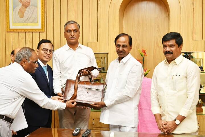 రాష్ట్రానికి పన్నేతర ఆదాయం - రూ.25,421 కోట్లు, కేంద్ర పన్నుల్లో వాటా - రూ.18,394 కోట్లు (All Photos Credit: Twitter)