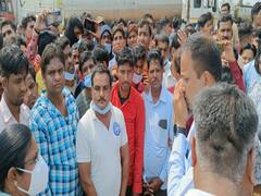 Sehore News: पनीर फैक्ट्री के मजदूरों ने किया चक्का जाम, सड़क के दोनों ओर लगा लंबा जाम