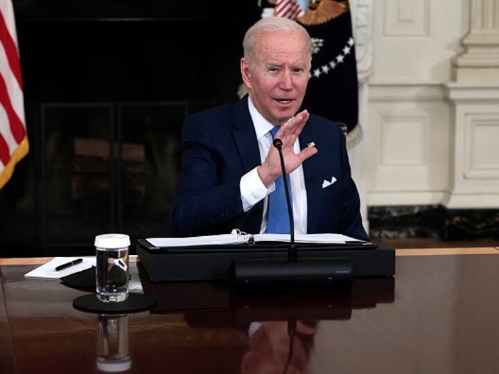 US President Joe Biden announces sending longer range anti aircraft weapons to Ukraine against Russia रूस से लड़ाई में यूक्रेन को और मजबूत करेगा अमेरिका, देगा 800 एंटी एयक्राफ्ट, 9000 एंटी आर्मर सिस्टम, 7000 स्मॉल आर्म्स