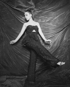 ब्लैक कलर की ऑफ शोल्डर ड्रेस में हिना खान ने धड़काया फैंस का दिल, तस्वीरें देख उड़े होश