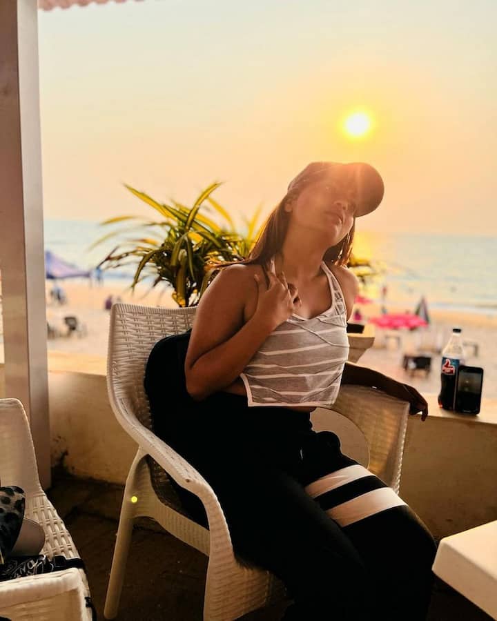 ప్రస్తుతం సినిమా అవకాశాల కోసం ప్రయత్నిస్తోంది.   (Photo Courtesy: Alekhya Harika Instagram)