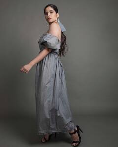 PHOTO: अभिनेत्री सई ताम्हणकरचा 'हा' लूक पाहिलात का?