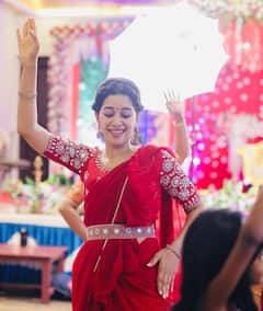 Mirnalini Ravi: ఎర్రరంగు చీరలో గద్దల కొండ గణేష్ బ్యూటీ, మళ్లీ ఏ సినిమాలో చూస్తామో